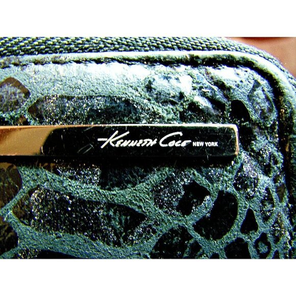 Kenneth Cole NY Full Zip Around Wallet Clutch Organizer Black Sliver Faux Snake - Picture 3 of 12